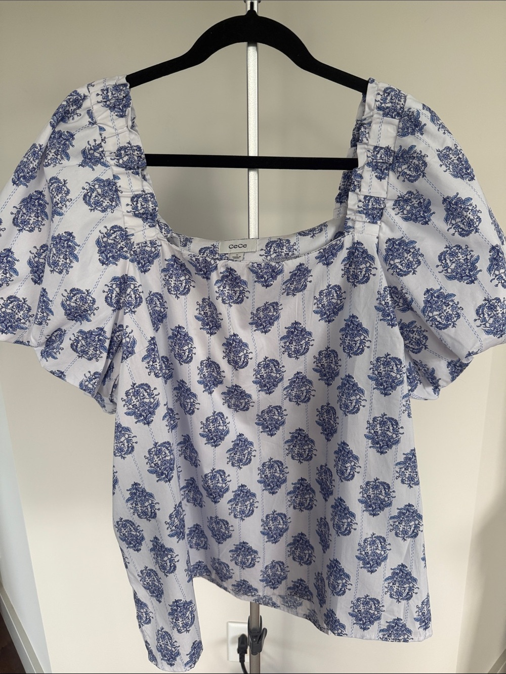 1X - EUC CeCe White Blouse with Blue Floral Print and Puff Sleeves